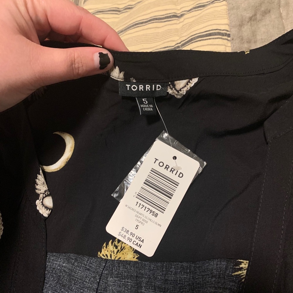 sacred heart button down - Picture 3 of 4